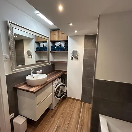 1 Apartment