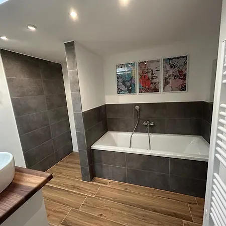 1 Apartment *